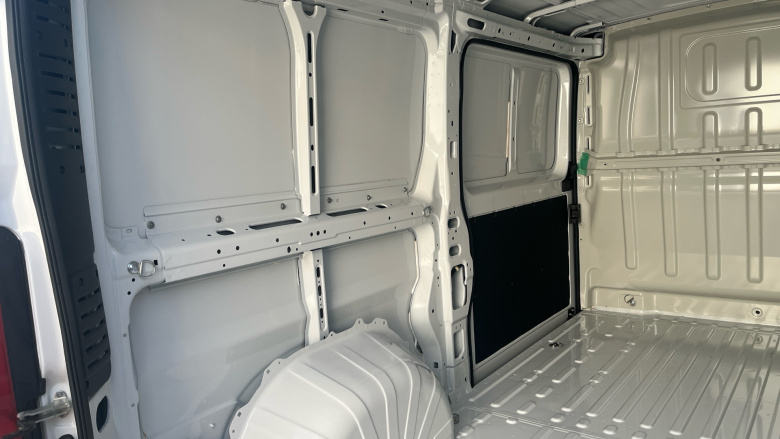 Peugeot Boxer 3500 L2 Diesel 2.2 BlueHDi 140 H1 Van Professional